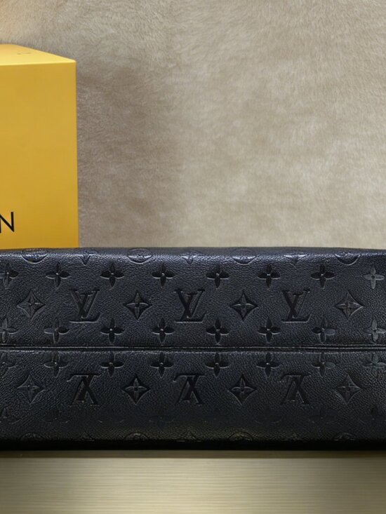 Louis Vuitton OnTheGo MM Bag - Picture 3 of 6